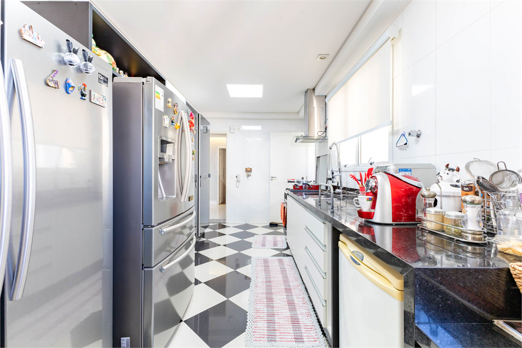 Imóvel de 223m² 3 suítes, sala ampliada com varanda gourmet com lavabo 3 vagas em condomínio clube Vila Romana