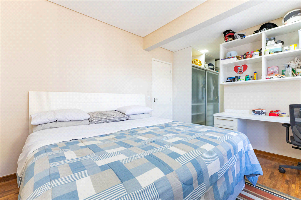 Imóvel de 223m² 3 suítes, sala ampliada com varanda gourmet com lavabo 3 vagas em condomínio clube Vila Romana