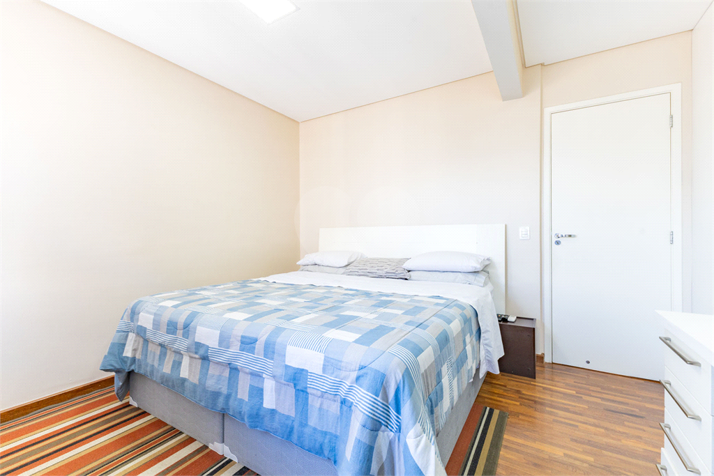 Imóvel de 223m² 3 suítes, sala ampliada com varanda gourmet com lavabo 3 vagas em condomínio clube Vila Romana