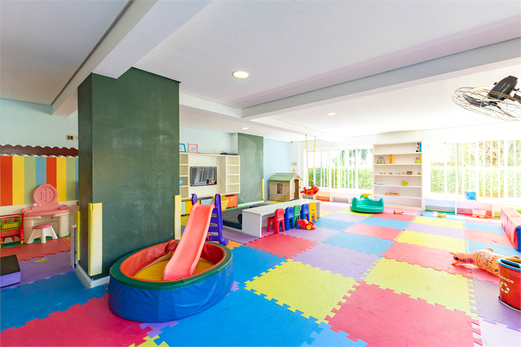 Imóvel de 223m² 3 suítes, sala ampliada com varanda gourmet com lavabo 3 vagas em condomínio clube Vila Romana