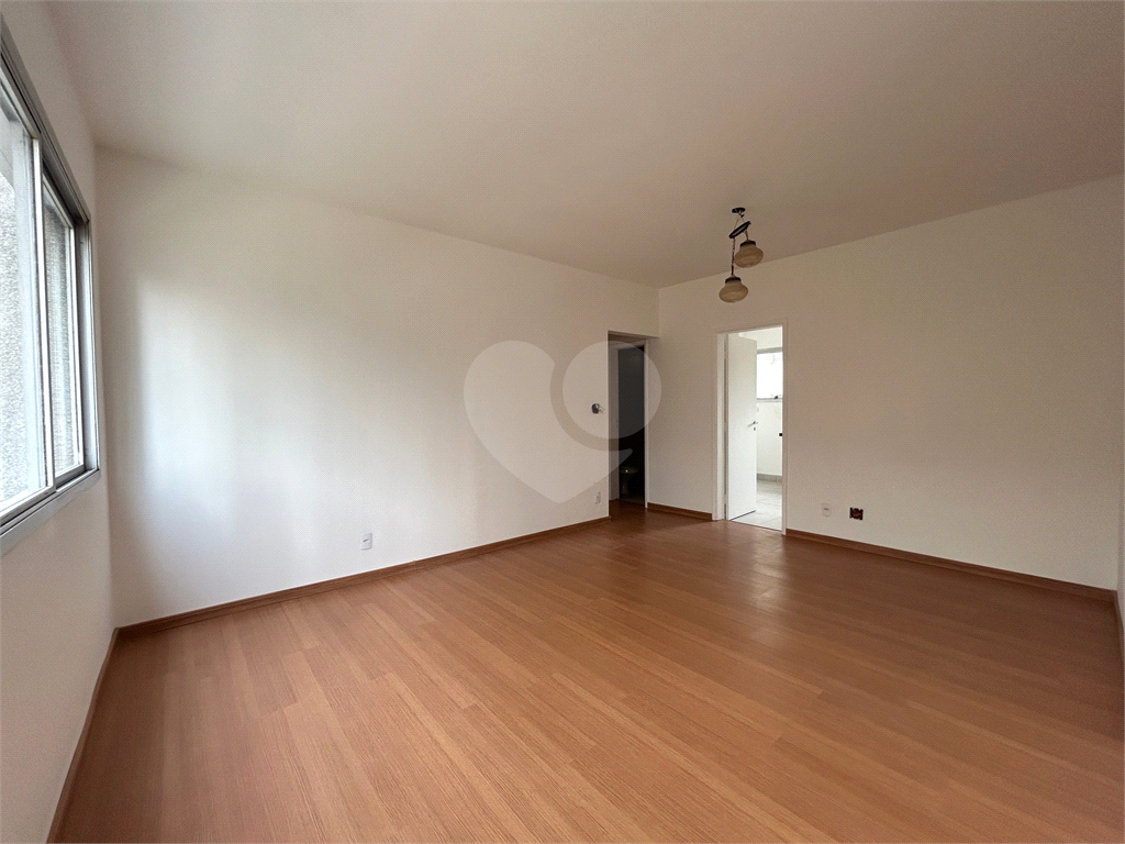 Excelente Apartamento de 82m² Reformado em Moema 