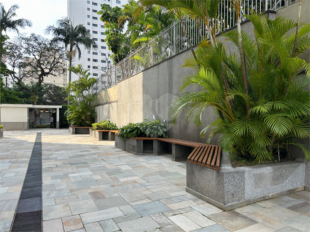 Excelente Apartamento de 82m² Reformado em Moema 