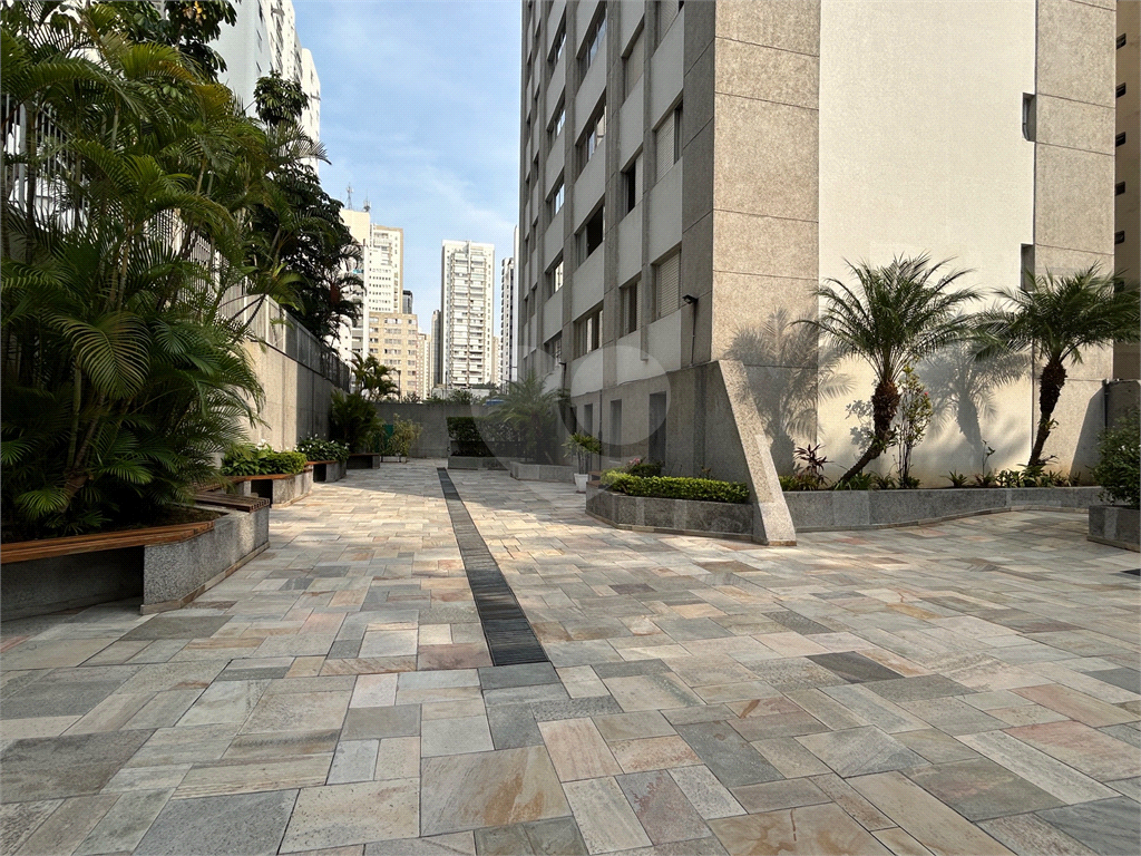 Excelente Apartamento de 82m² Reformado em Moema 