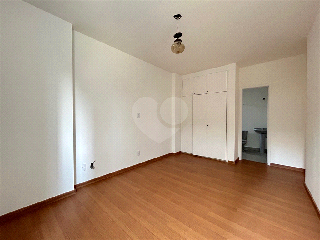 Excelente Apartamento de 82m² Reformado em Moema 