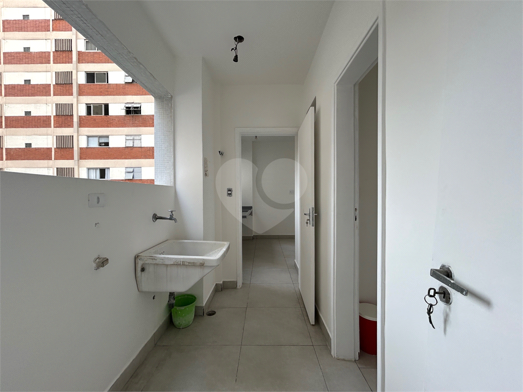 Excelente Apartamento de 82m² Reformado em Moema 