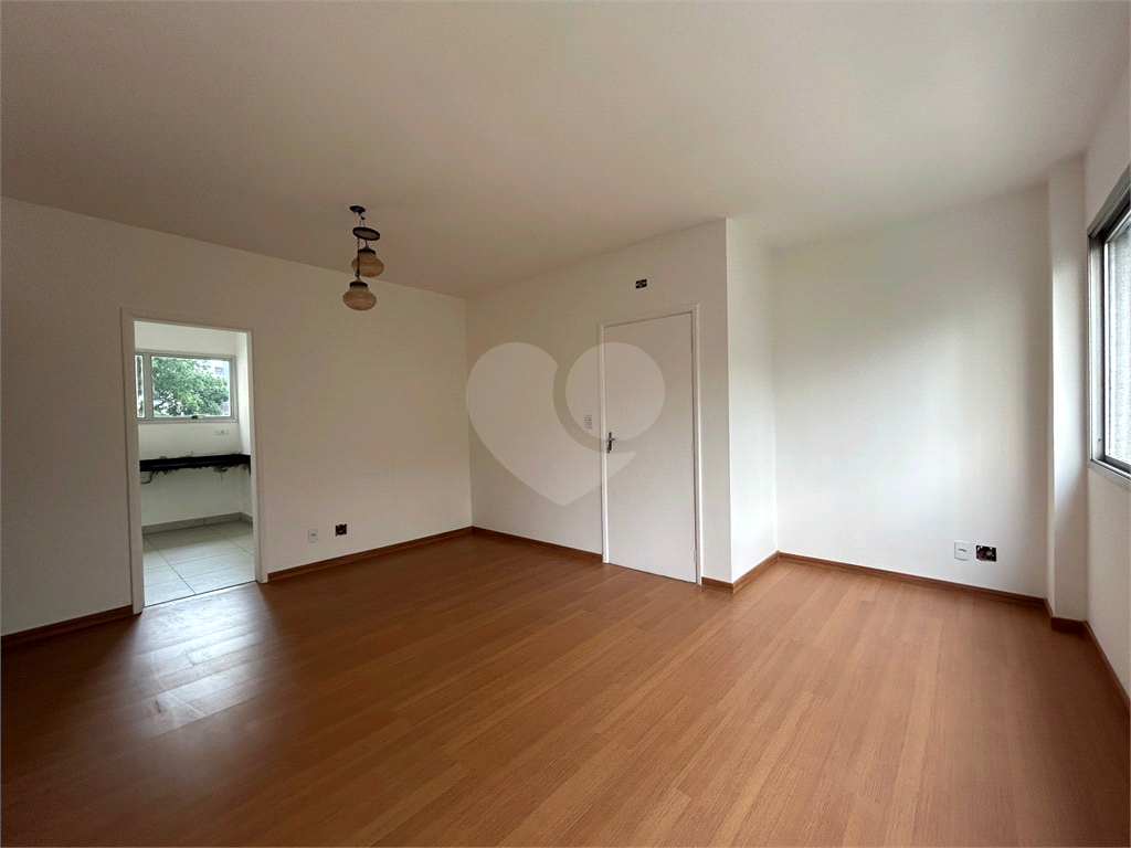 Excelente Apartamento de 82m² Reformado em Moema 