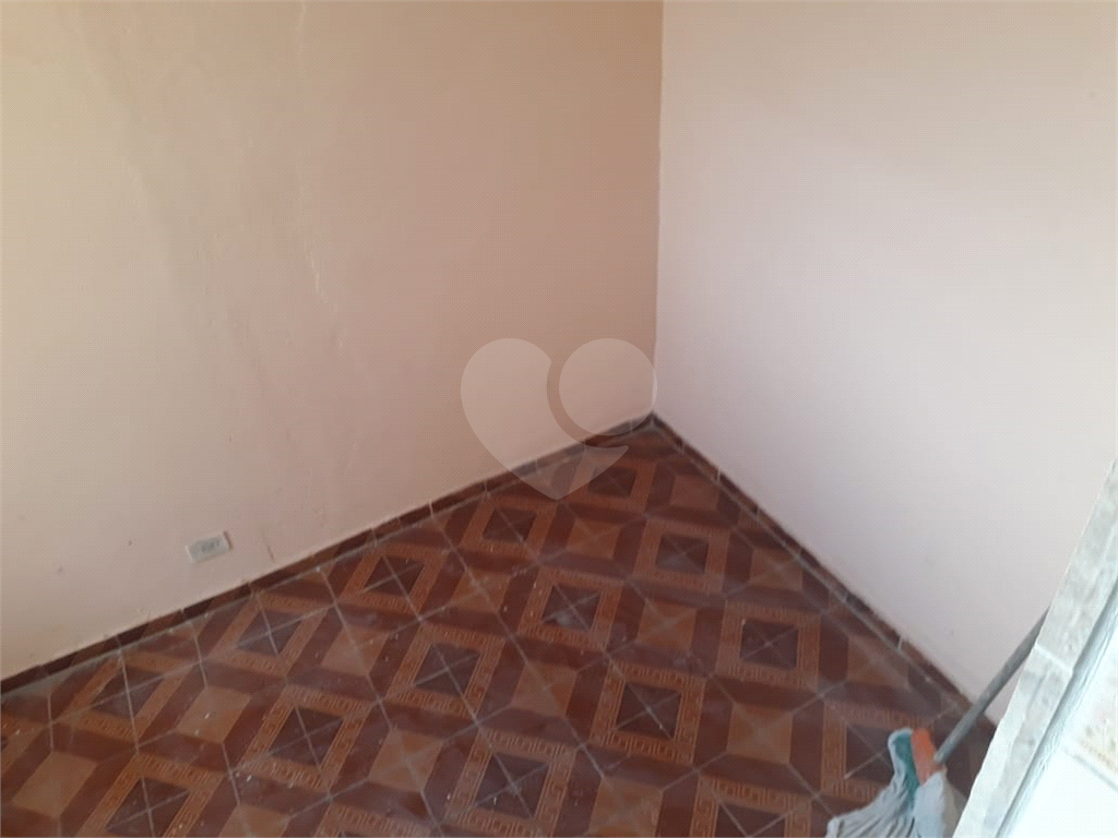 Imóvel para investidor ou construtores com 15 metros de testada com renda e ótima localização!