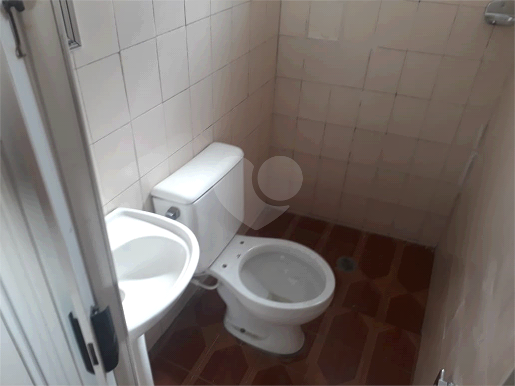 Imóvel para investidor ou construtores com 15 metros de testada com renda e ótima localização!