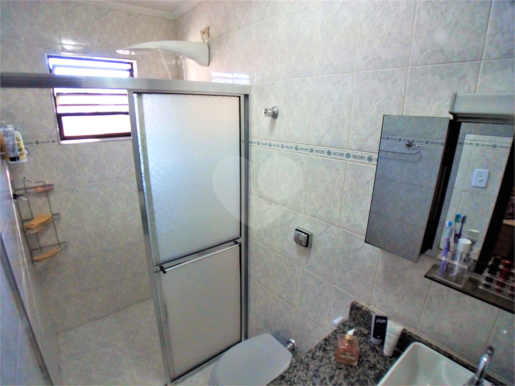Reformado com 3 dormitórios, suíte com closet, 5 vagas e quintal, documentos em ordem para financiar