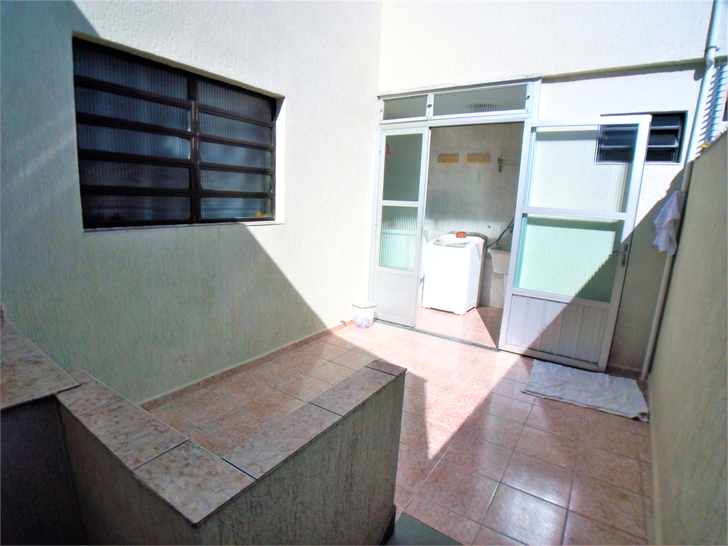 Reformado com 3 dormitórios, suíte com closet, 5 vagas e quintal, documentos em ordem para financiar