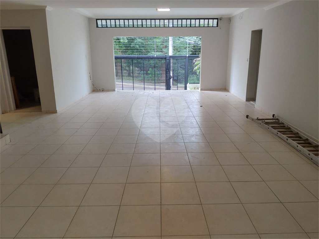 MARAVILHOSA CASA TOTALMENTE REFORMADA EM 2021