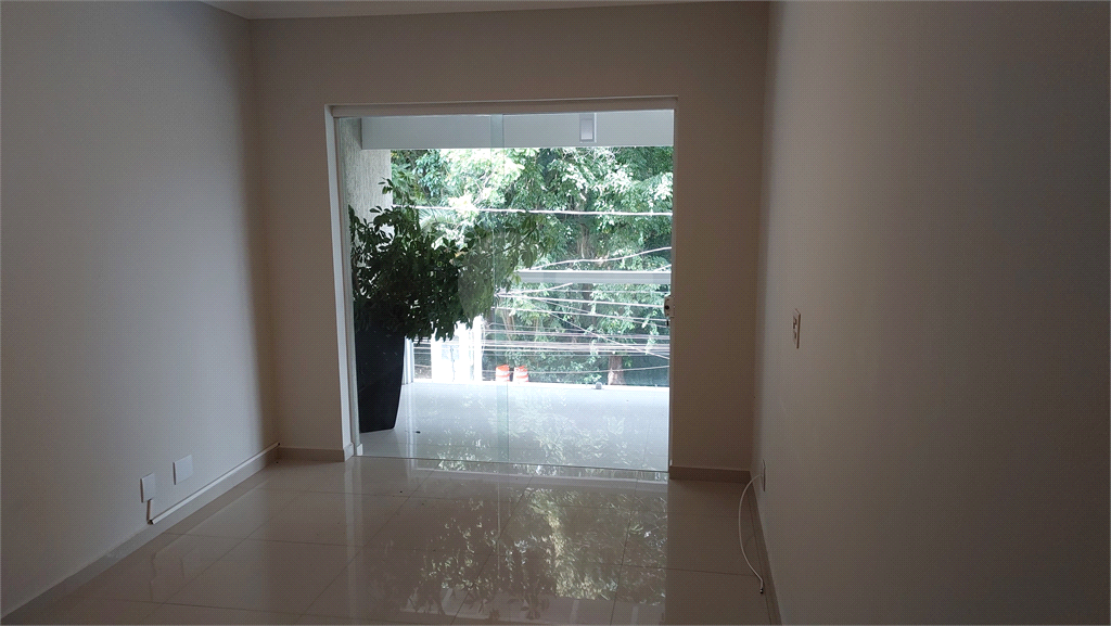 MARAVILHOSA CASA TOTALMENTE REFORMADA EM 2021