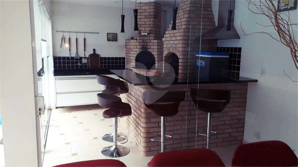 Condomínio alto padrão. Piscina. Espaço gourmet