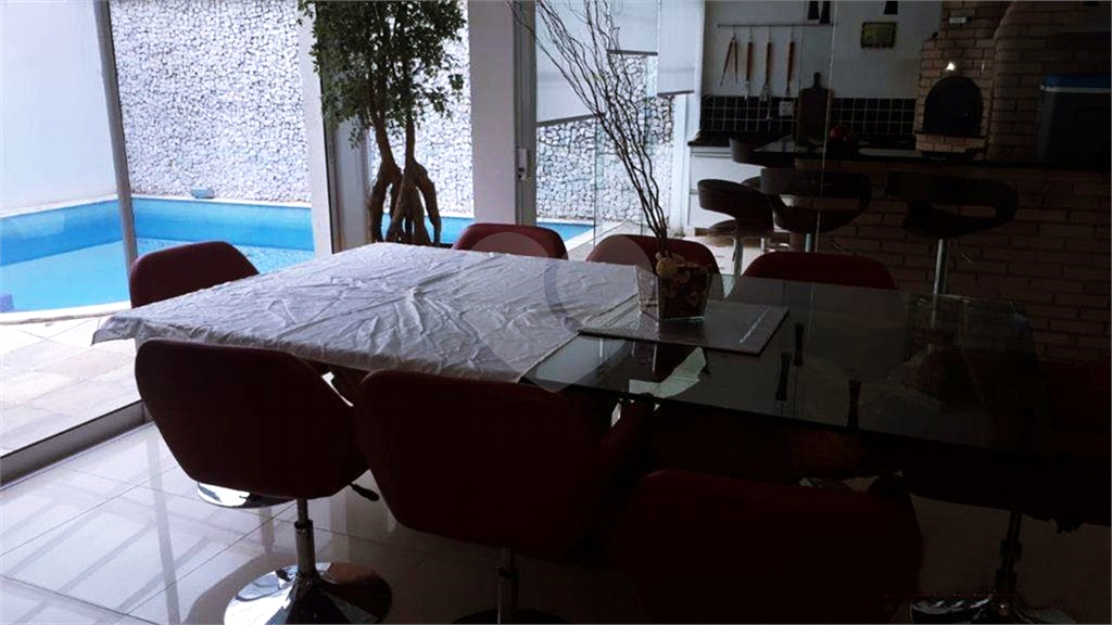Condomínio alto padrão. Piscina. Espaço gourmet