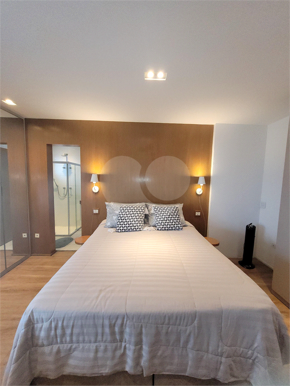 Studio alto padrão na Ponta da Praia - andar alto, varanda, mobiliado e decorado