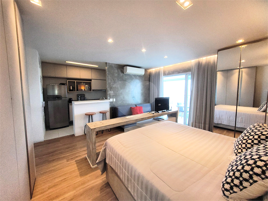 Studio alto padrão na Ponta da Praia - andar alto, varanda, mobiliado e decorado