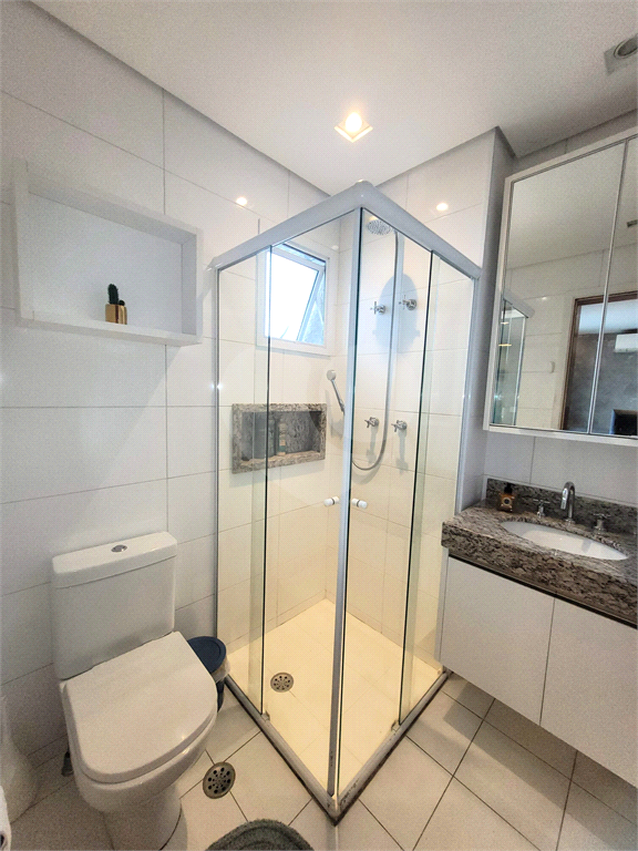 Studio alto padrão na Ponta da Praia - andar alto, varanda, mobiliado e decorado