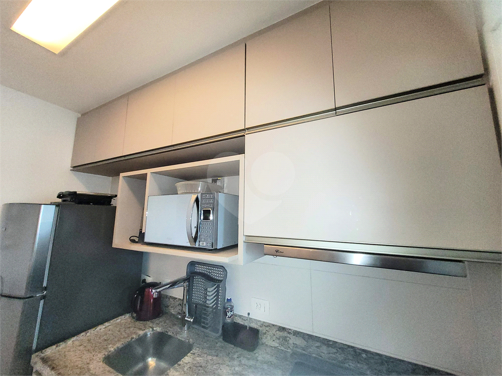 Studio alto padrão na Ponta da Praia - andar alto, varanda, mobiliado e decorado