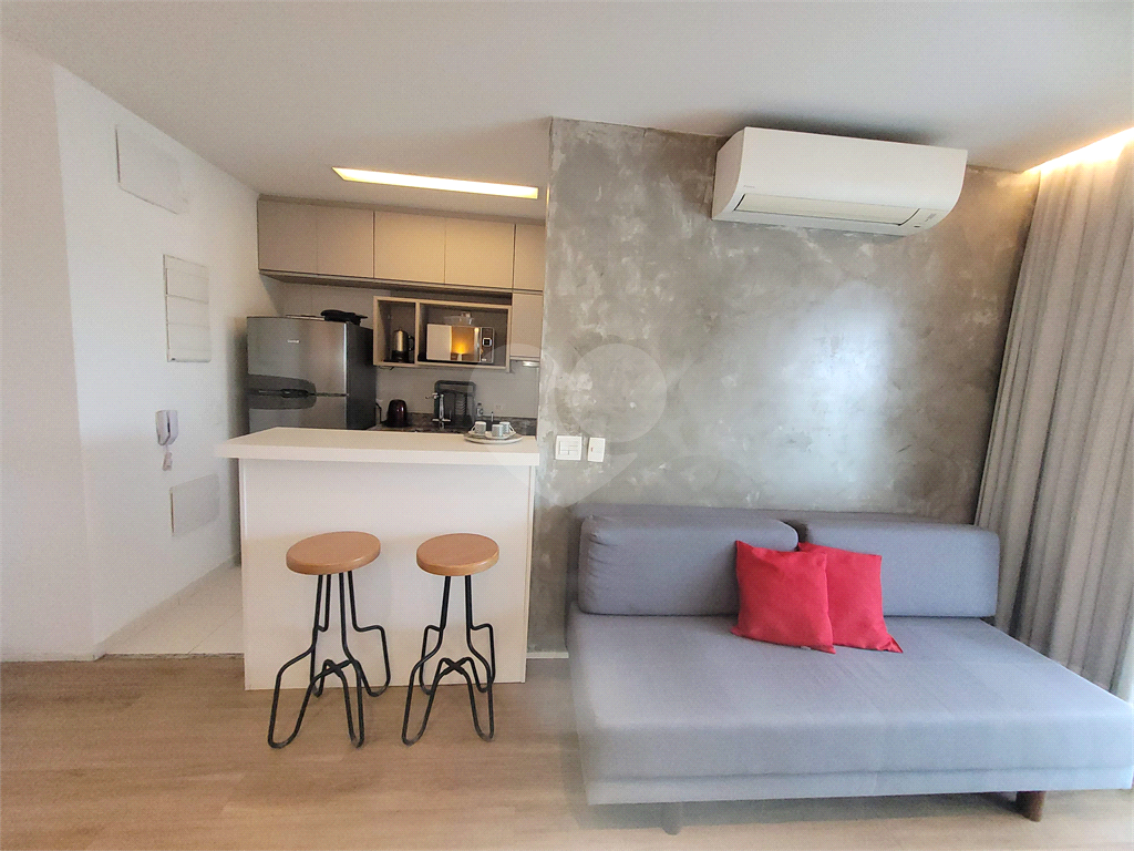 Studio alto padrão na Ponta da Praia - andar alto, varanda, mobiliado e decorado
