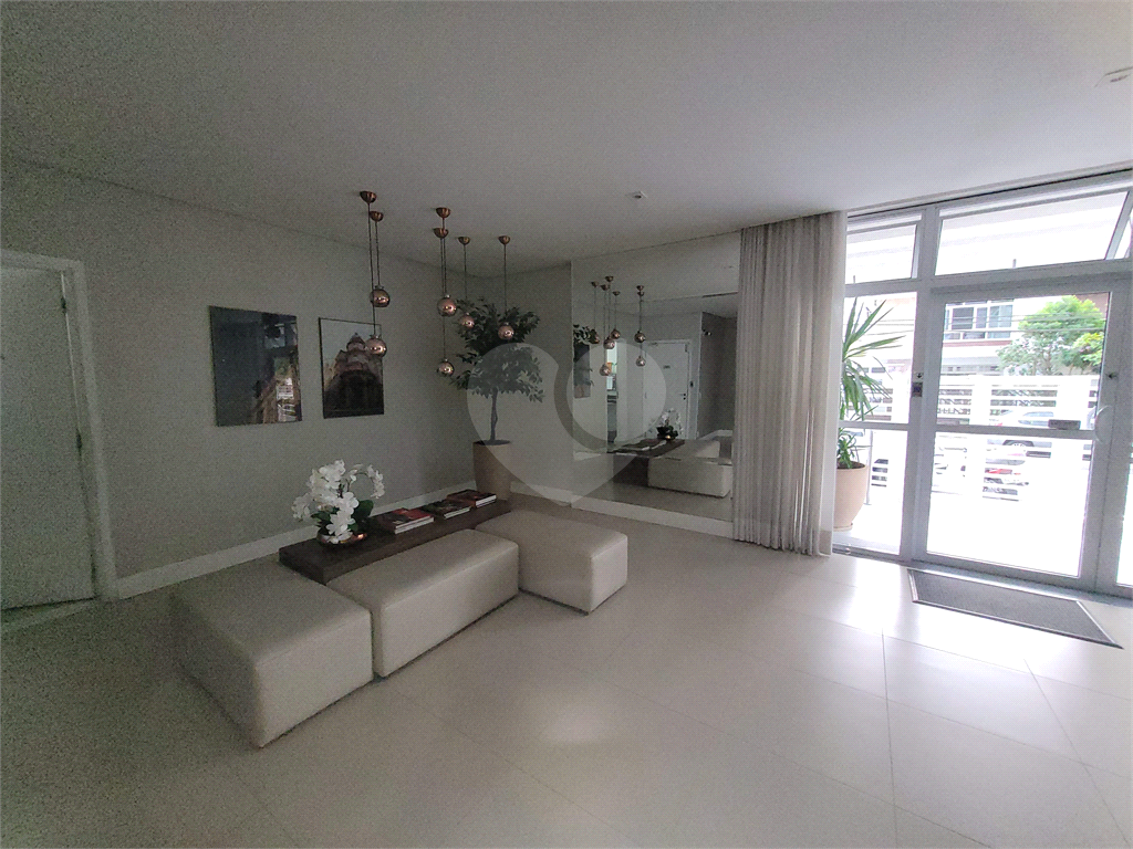 Studio alto padrão na Ponta da Praia - andar alto, varanda, mobiliado e decorado