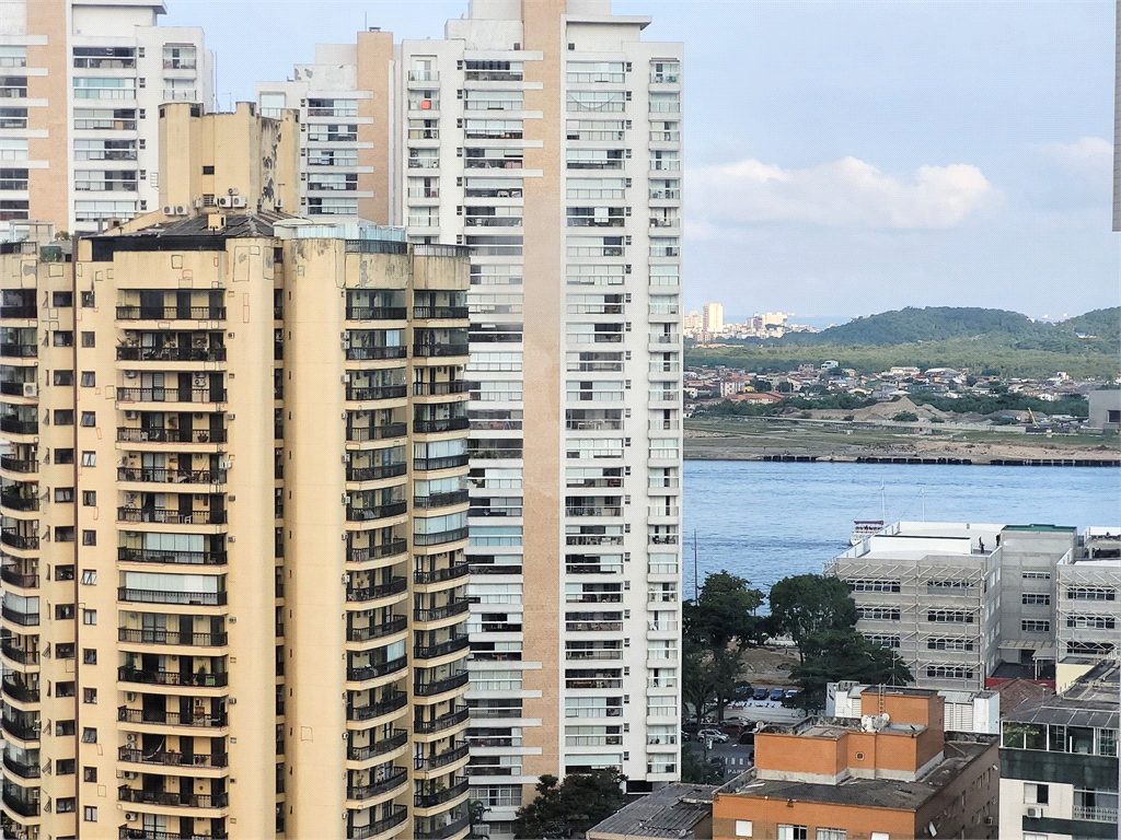 Studio alto padrão na Ponta da Praia - andar alto, varanda, mobiliado e decorado