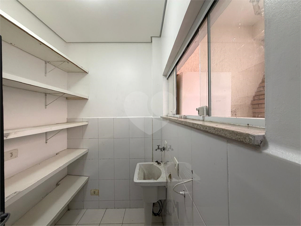 Excelente e amplo sobrado -  para fins Comercial ou Residencial, a meia quadra da Avenida Braz Leme,