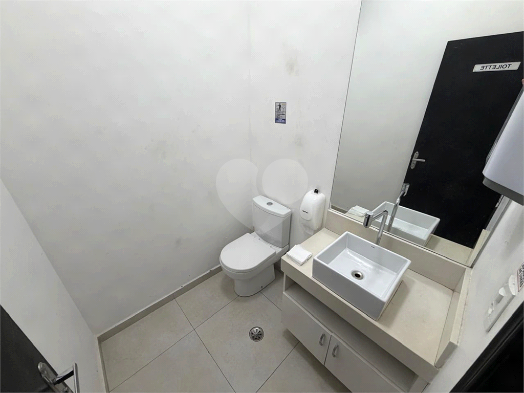 Excelente e amplo sobrado -  para fins Comercial ou Residencial, a meia quadra da Avenida Braz Leme,