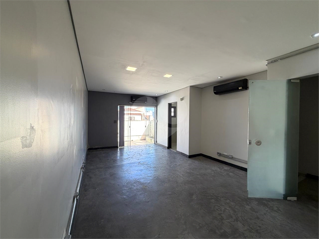 Excelente e amplo sobrado -  para fins Comercial ou Residencial, a meia quadra da Avenida Braz Leme,