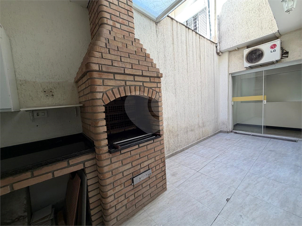 Excelente e amplo sobrado -  para fins Comercial ou Residencial, a meia quadra da Avenida Braz Leme,