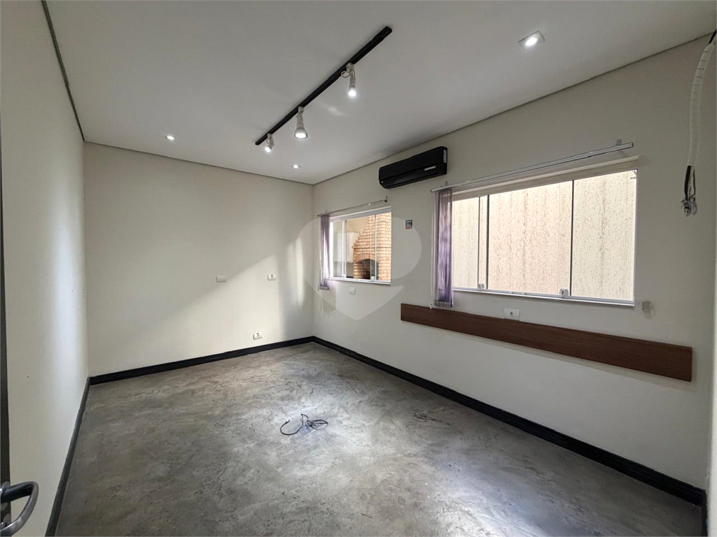 Excelente e amplo sobrado -  para fins Comercial ou Residencial, a meia quadra da Avenida Braz Leme,