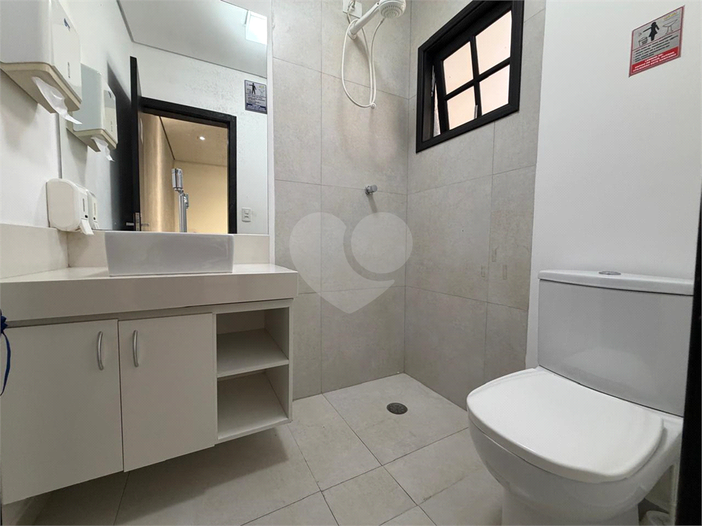 Excelente e amplo sobrado -  para fins Comercial ou Residencial, a meia quadra da Avenida Braz Leme,