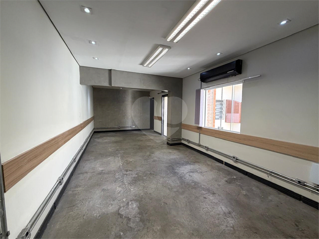 Excelente e amplo sobrado -  para fins Comercial ou Residencial, a meia quadra da Avenida Braz Leme,