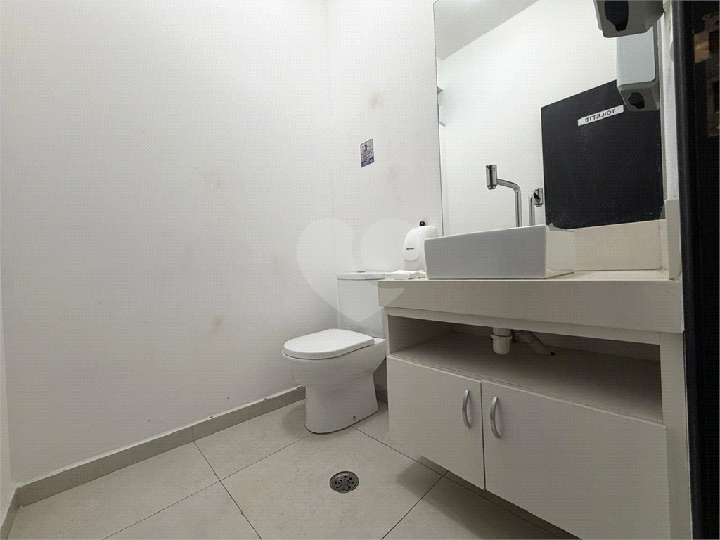 Excelente e amplo sobrado -  para fins Comercial ou Residencial, a meia quadra da Avenida Braz Leme,