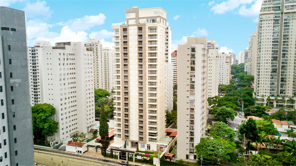 APARTAMENTO em CAMPO BELO