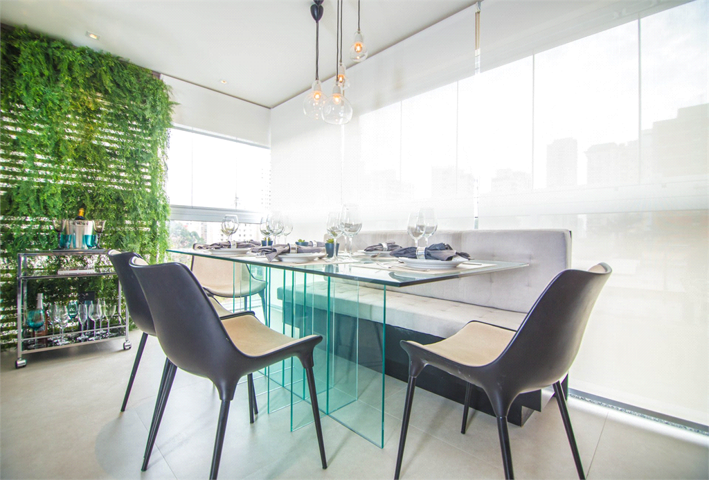 APARTAMENTO em CAMPO BELO