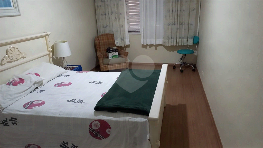 Casa residencial de 210m² em excelente localização no Planalto Paulista tem 3 quartos, sendo 1 suíte