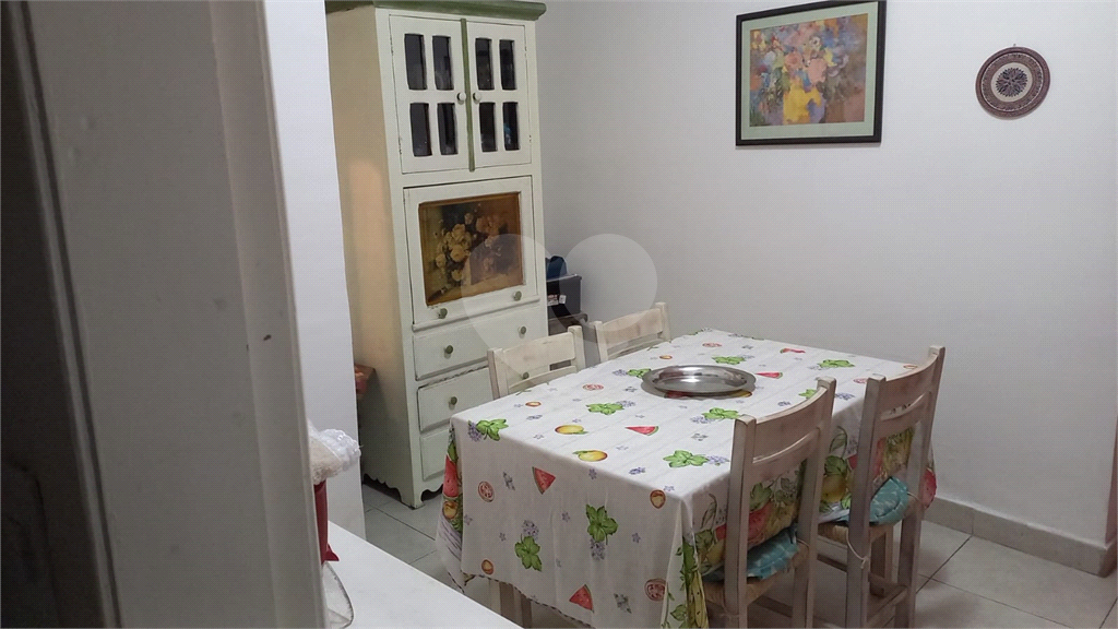 Casa residencial de 210m² em excelente localização no Planalto Paulista tem 3 quartos, sendo 1 suíte