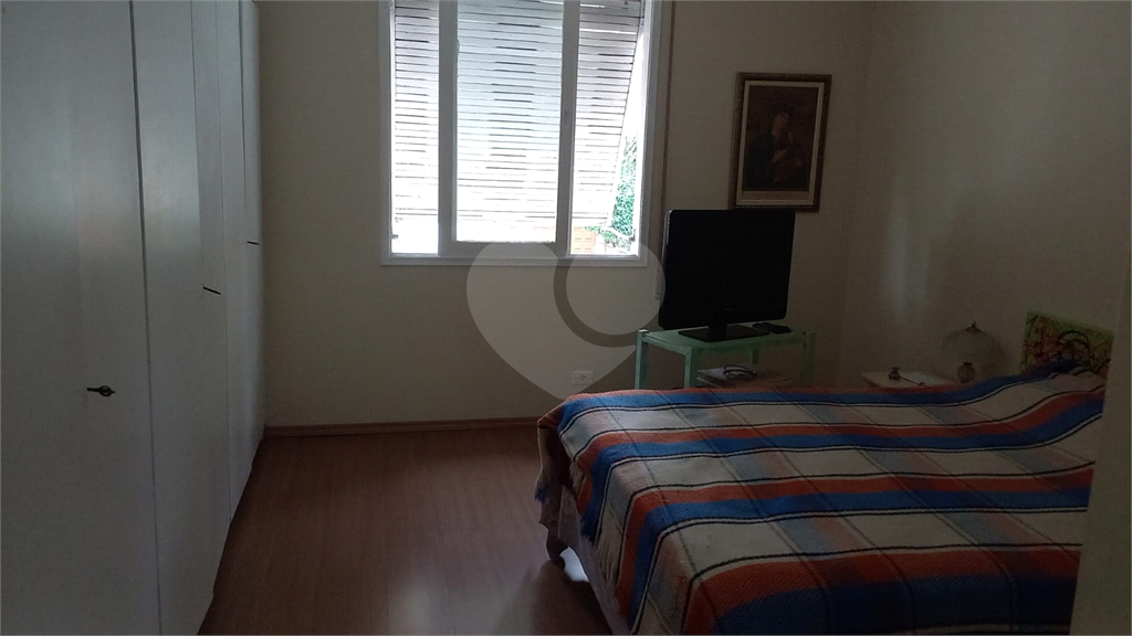 Casa residencial de 210m² em excelente localização no Planalto Paulista tem 3 quartos, sendo 1 suíte