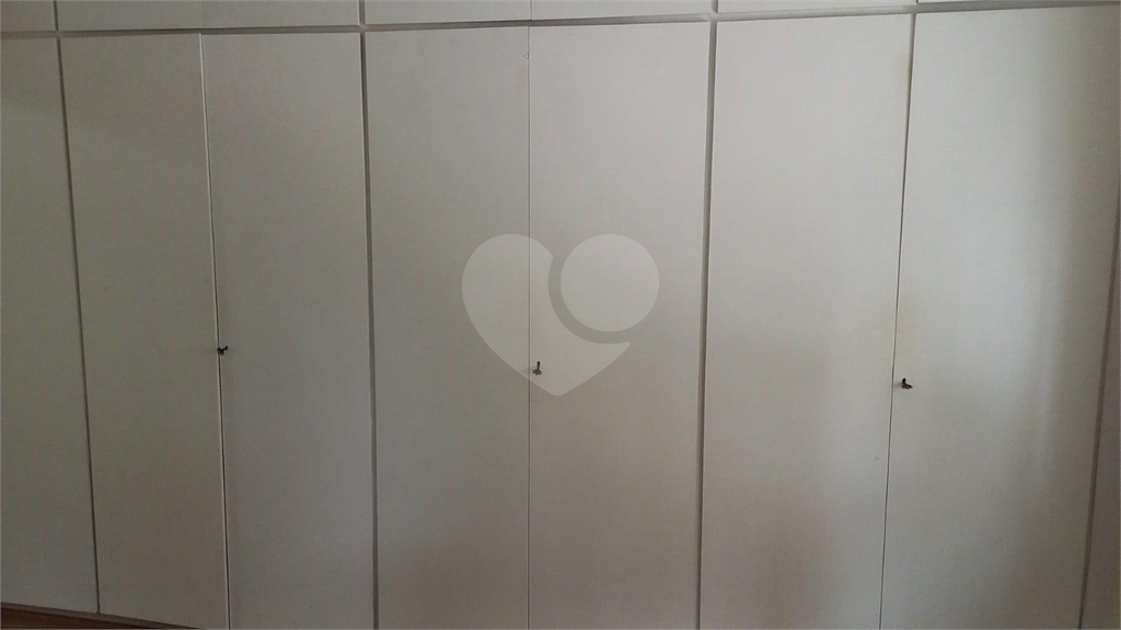 Casa residencial de 210m² em excelente localização no Planalto Paulista tem 3 quartos, sendo 1 suíte