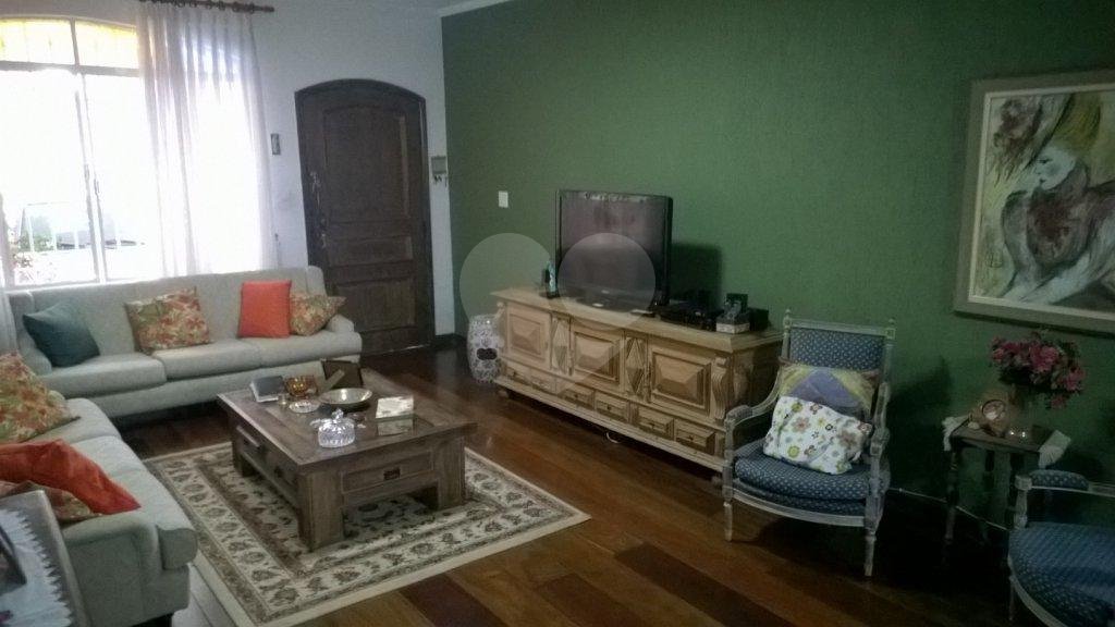Casa residencial de 210m² em excelente localização no Planalto Paulista tem 3 quartos, sendo 1 suíte