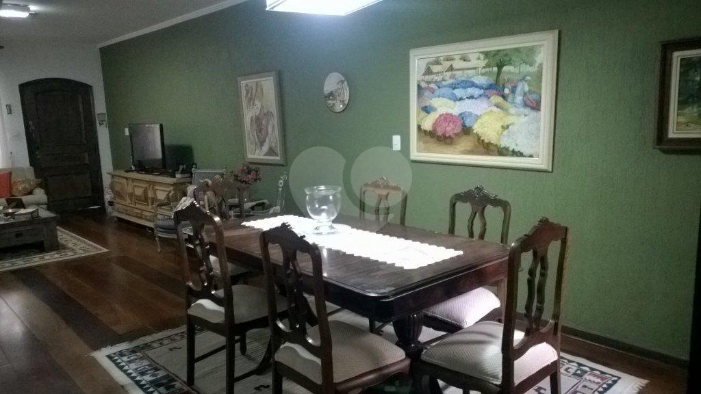 Casa residencial de 210m² em excelente localização no Planalto Paulista tem 3 quartos, sendo 1 suíte