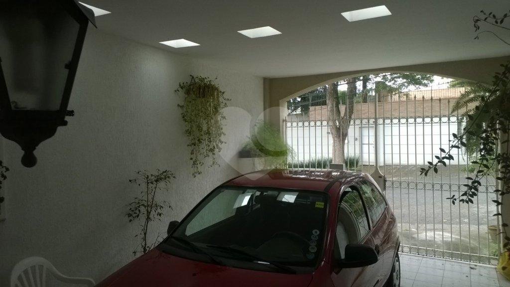 Casa residencial de 210m² em excelente localização no Planalto Paulista tem 3 quartos, sendo 1 suíte