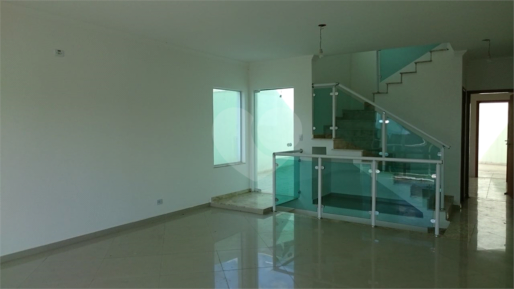 LINDA CASA EM CONDOMÍNIO FECHADO