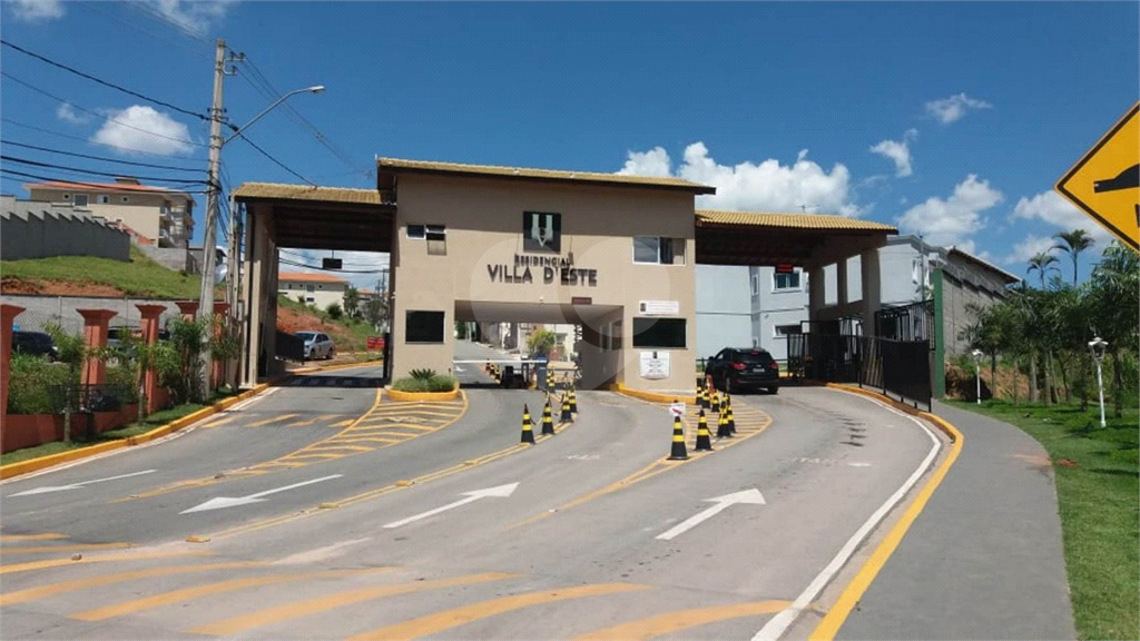 LINDA CASA EM CONDOMÍNIO FECHADO