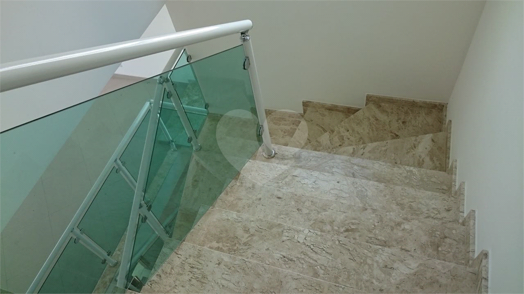 LINDA CASA EM CONDOMÍNIO FECHADO