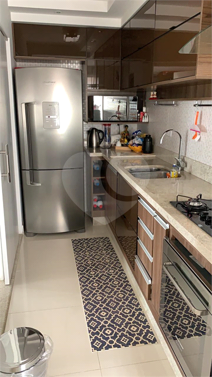 Apartamento com 2 Quartos à Venda, 70 m² por R$ 330.000