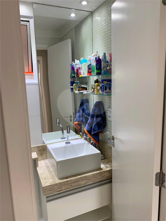 Apartamento com 2 Quartos à Venda, 70 m² por R$ 330.000