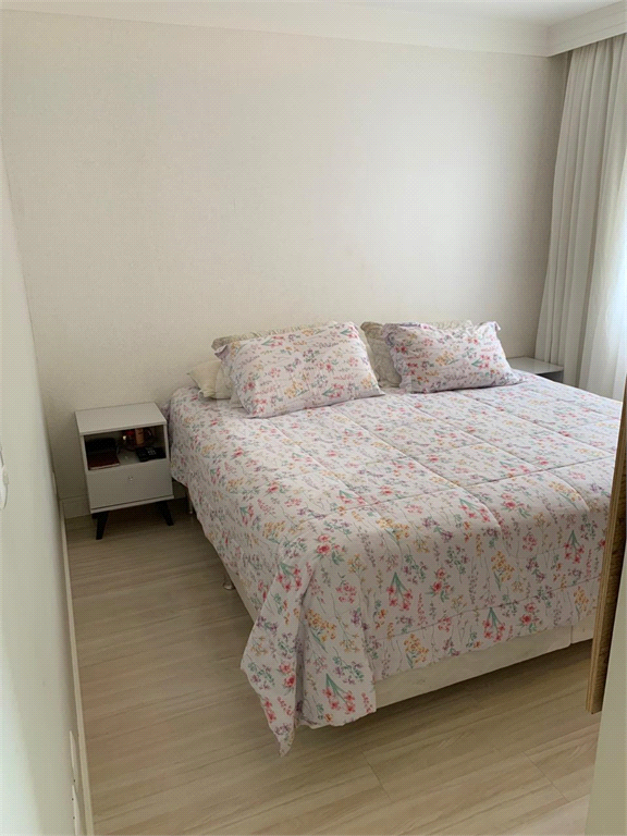 Apartamento com 2 Quartos à Venda, 70 m² por R$ 330.000