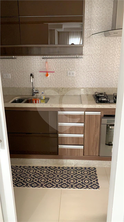 Apartamento com 2 Quartos à Venda, 70 m² por R$ 330.000
