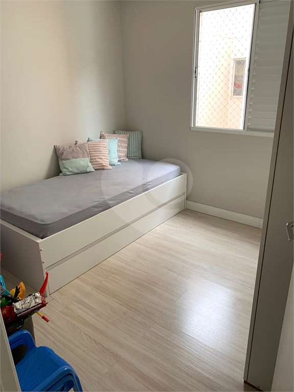Apartamento com 2 Quartos à Venda, 70 m² por R$ 330.000